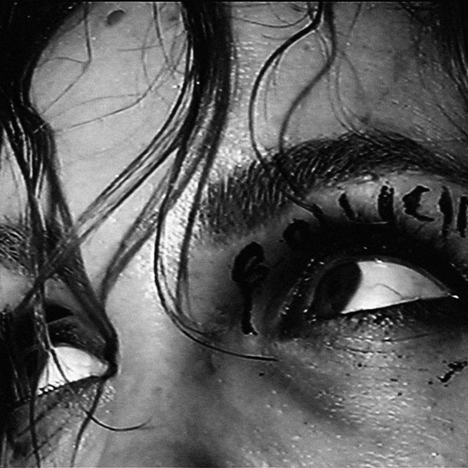 ROSE VILLAIN: con il suo debutto di ieri sera all’Unipol Forum di Milano ha iniziato il suo “RADIO TRILOGY TOUR 2025”. Un’esperienza totale, un trionfo tra coreografie, scenografie immersive e la magia di “bollicine”, il nuovo singolo fuori oggi ovunque