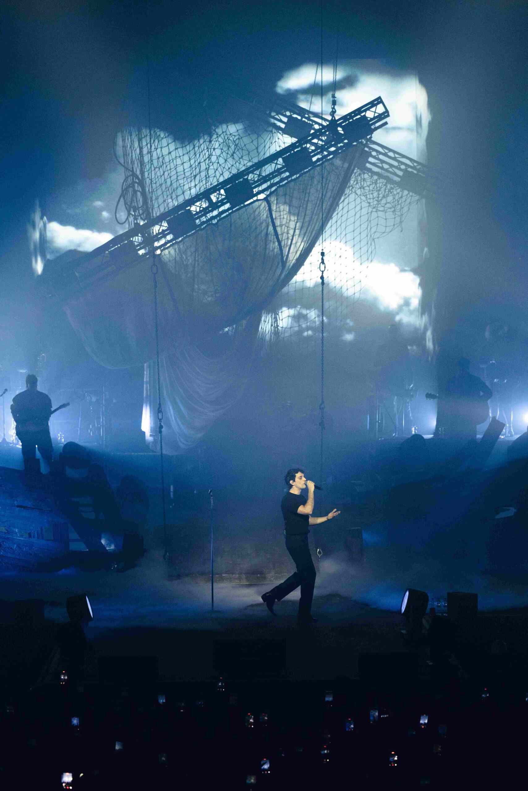 Il viaggio di BRESH è partito a vele spiegate: dopo la tappa zero a Jesolo, il suo primo tour nei palasport arriva a ROMA, MILANO (doppia data sold out) e BOLOGNA