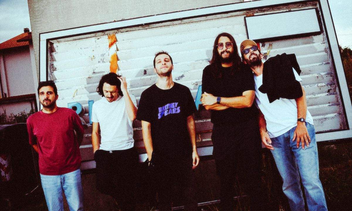 “Prendersi il tempo è un atto rivoluzionario”: gli Elephant Brain e l’autenticità di Almeno per ora