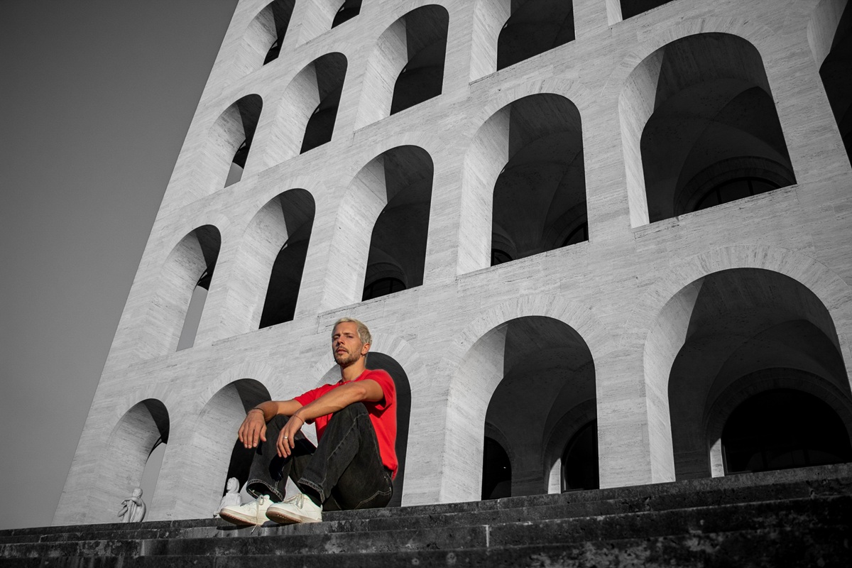 COME SEI il nuovo singolo di JB, in uscita il 7 novembre, che esplora autostima e relazioni