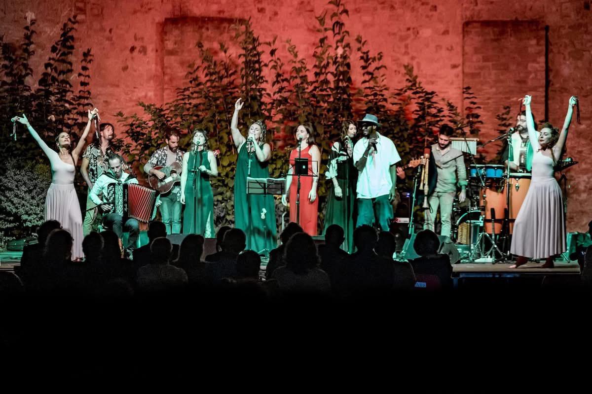 Dopo il successo del primo volume, l’ORCHESTRA POPOLARE DEL SALTARELLO torna con il nuovo album “ABRUZZO VOL. 2”