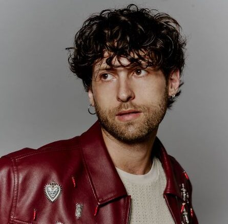 Revelè: “Scalare la propria montagna significa non smettere di credere” con Himalaya