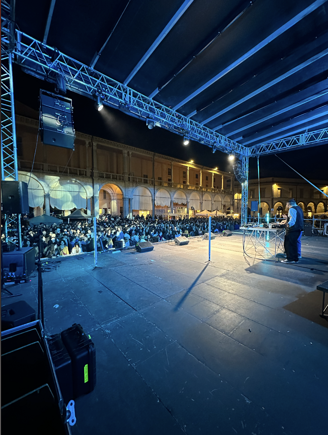 MEI 2025: LA NOTTE BIANCA INDIE FA IL SOLD OUT!  Successo straordinario per l’unica Notte Bianca indipendente d’Italia: Faenza esplode di musica, dj set e pubblico da record