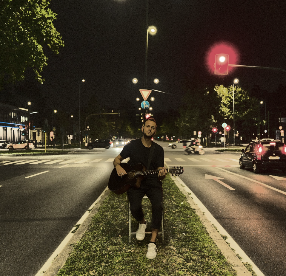 SIMONE FOTI FUORI DAL 24 OTTOBRE SU TUTTE LE PIATTAFORME DIGITALI “SOPRA LE NUVOLE” IL NUOVO EP: I MILLE VOLTI DELLA VITA