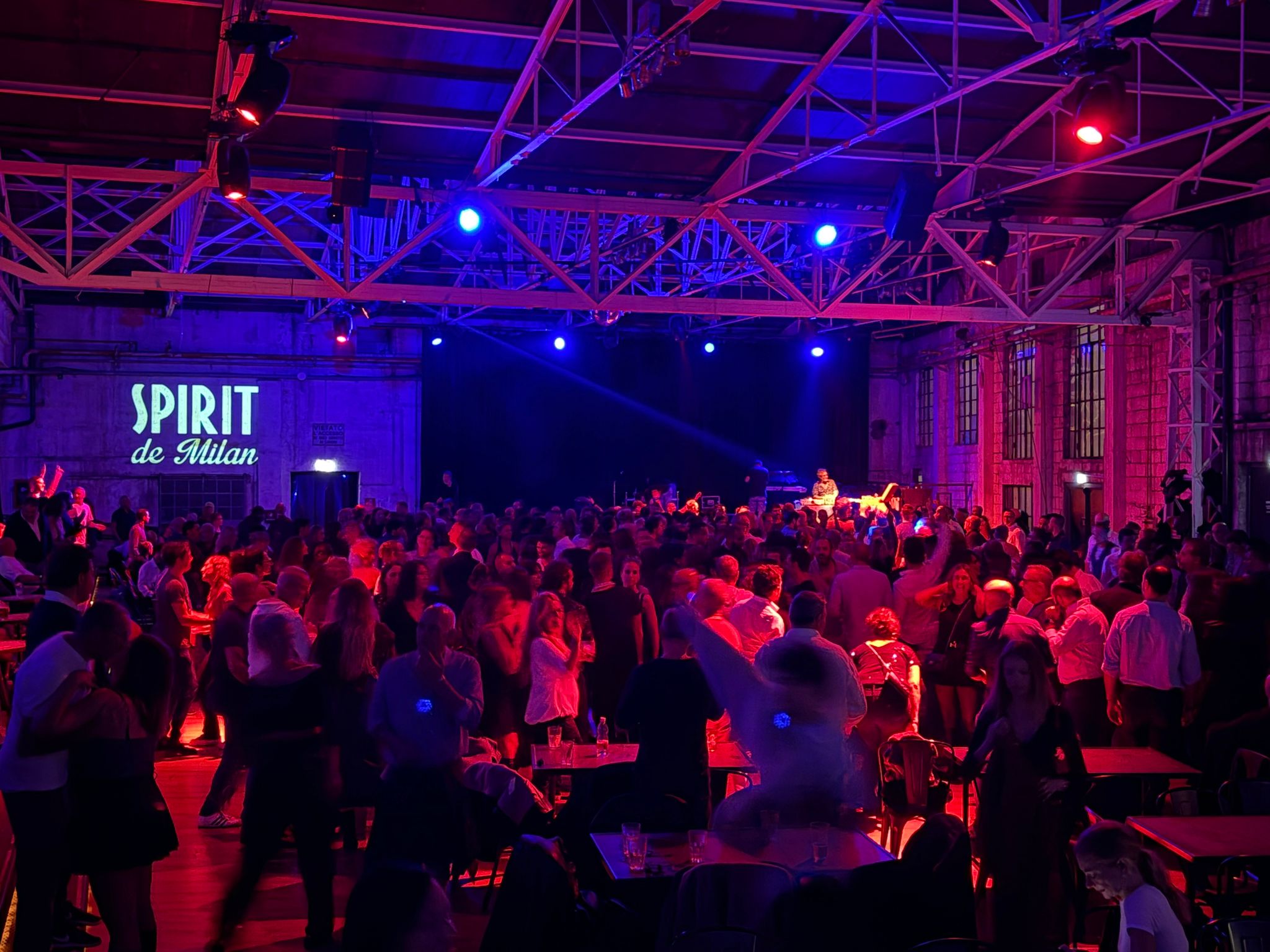 Allo SPIRIT DE MILAN (via Bovisasca, 59 – Milano), la stagione autunnale continua a ritmo serrato mentre si avvicina una delle notti più attese dell’anno: HALLOWEEN! 31 ottobre ore 22.30 Halloween Party con Alexandra e Bungee Fly