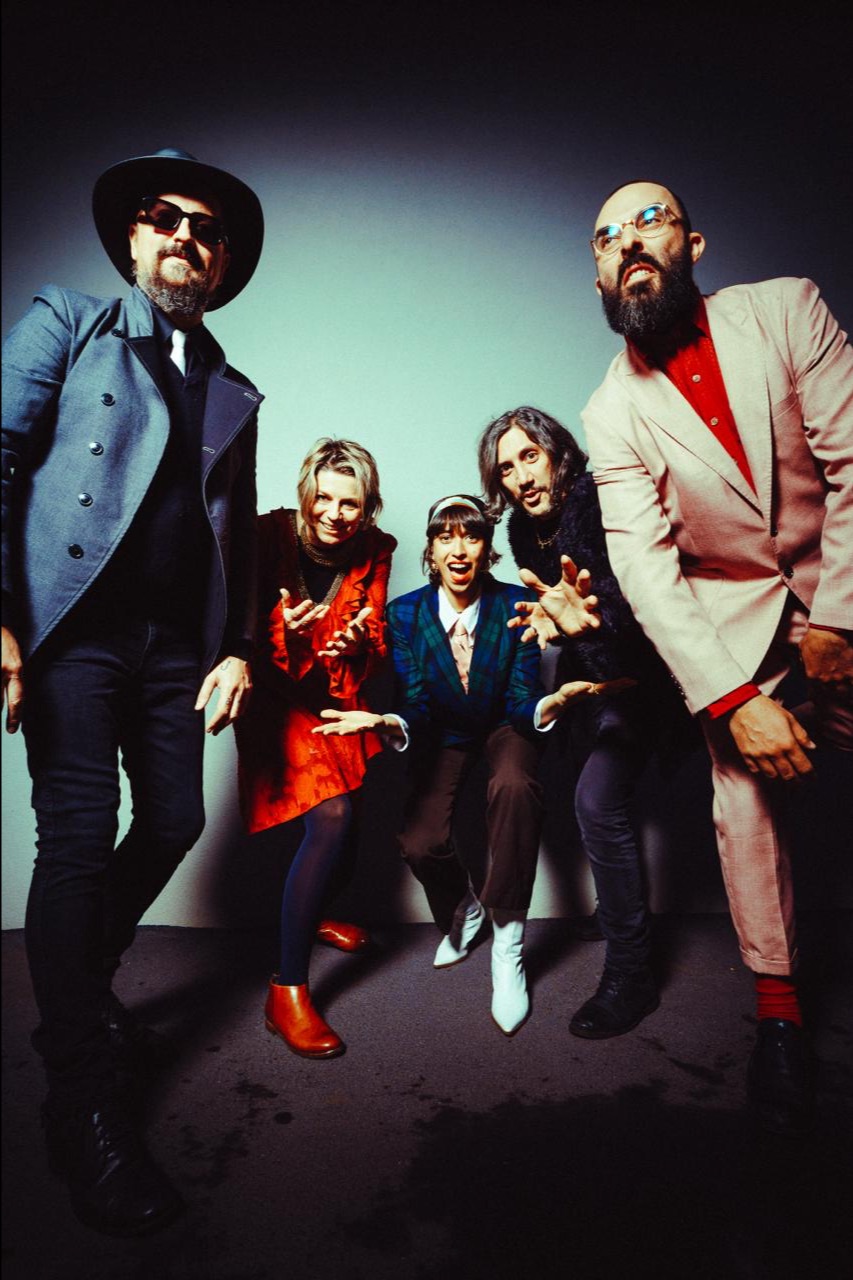 SI! BOOM! VOILÁ! annunciano il singolo di esordio venerdì 14 novembre: “PINOCCHIO”