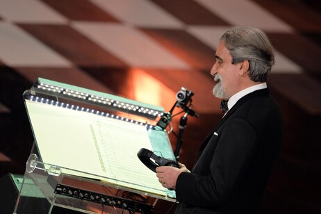 MEETING DELLE ETICHETTE INDIPENDENTI: QUANDO PEPPE VESSICCHIO APRI’ IL MEI, APPOGGIAMO LA RICHIESTA DI INTITOLARE IL TEATRO ARISTON E/O ALTRO SPAZIO A SANREMO A PEPPE VESSICCHIO