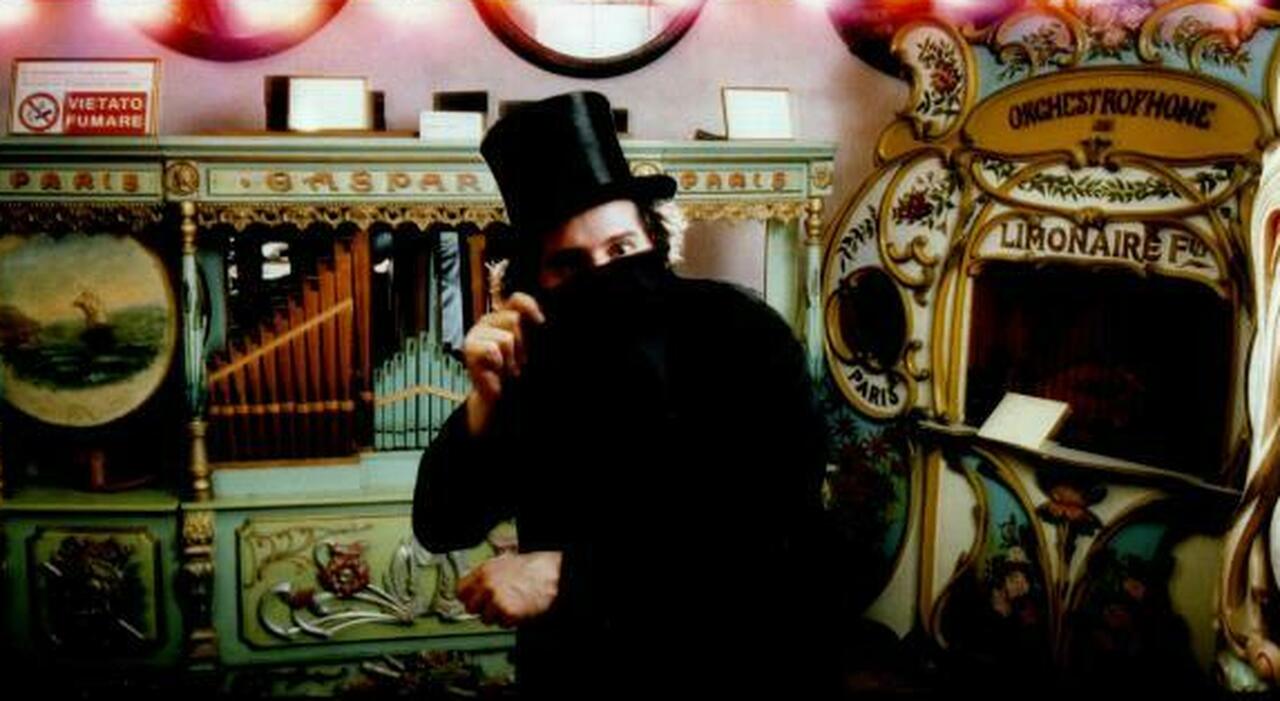 Vinicio Capossela festeggia a Venezia i 25 anni dell’album Canzoni a manovella