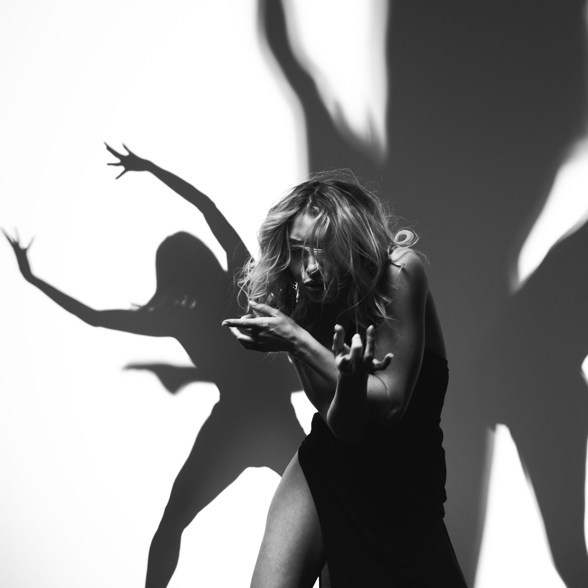 Disponibile in radio e in digitale “JE NE ME VOIS PLUS”, il nuovo singolo della cantautrice bohémien ALICE ALISON. Online il video del brano