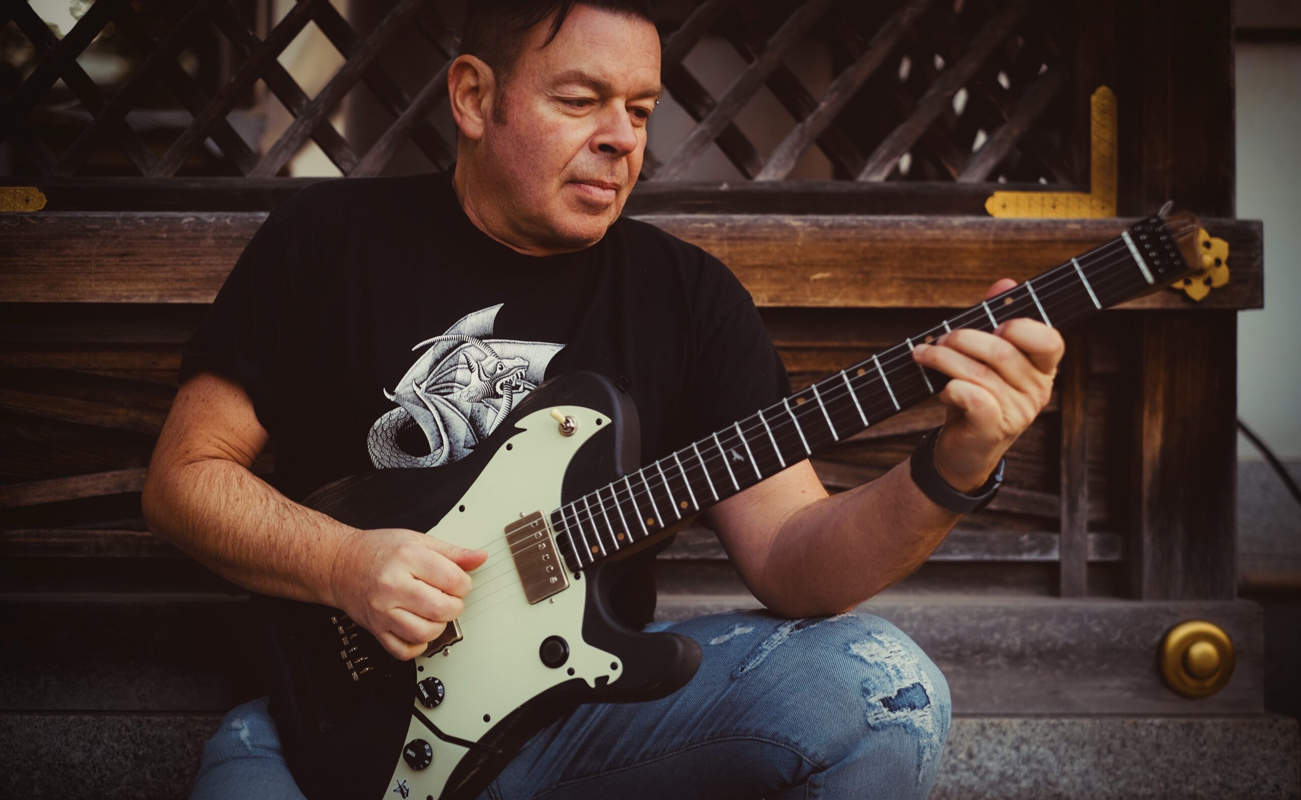 Simone Sello e “il punto di vista del cavallo grigio” — musica come equilibrio tra istinto e visione