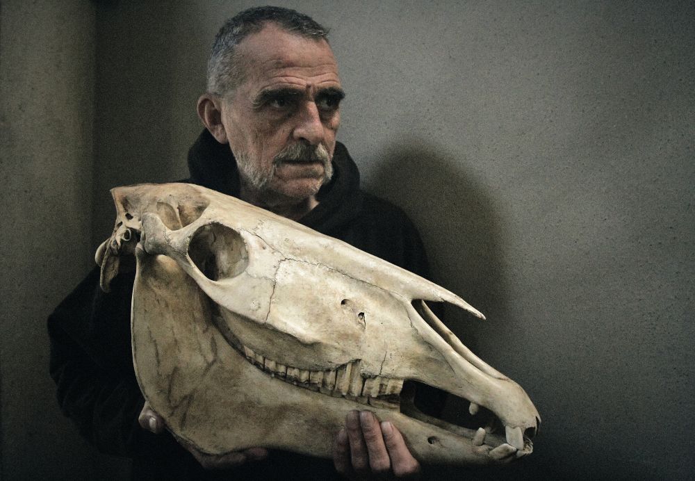 Al via il 14 febbraio dall’Arena del Sole di Bologna PERCUOTENDO. IN CADENZA lo spettacolo di GIOVANNI LINDO FERRETTI che intreccia la dimensione pubblica dell’artista con quella privata. 