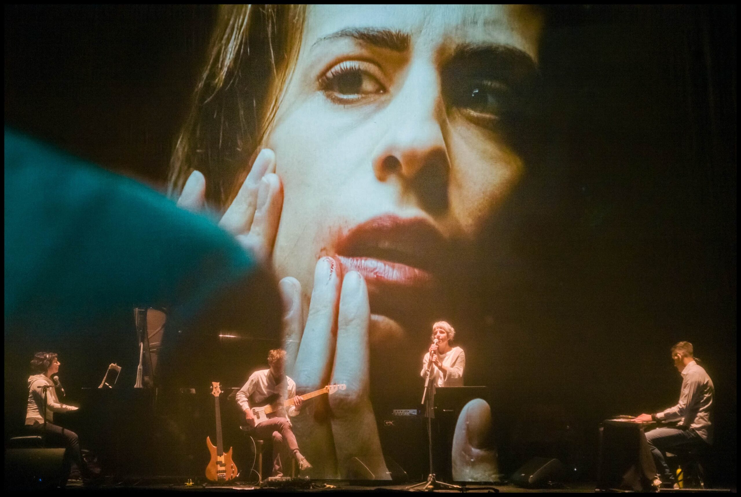 Voci Negate, un racconto m,ultidisciplinare per affrontare il tema della violenza sulle donne al Teatro Ristori domenica 16 novembre alle ore 17