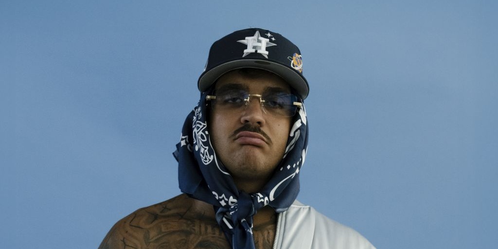 GEOLIER: reduce dall’annuncio della chiusura del quarto disco, torna a mostrare tutta la sua autenticità e versatilità nel nuovo singolo “FOTOGRAFIA”, fuori ovunque venerdì 7 novembre