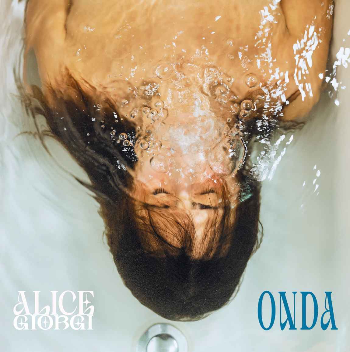 Alice Giorgi presenta “ONDA”: un progetto immersivo tra acqua, identità e trasformazione