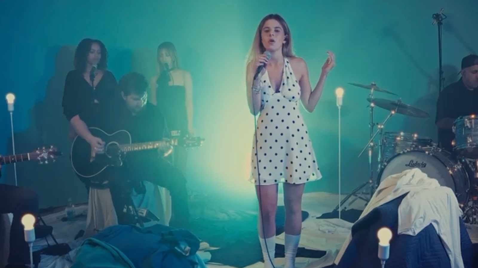 LILIE HOAX – fuori ora il videoclip di “Unprofessional” in una speciale session live