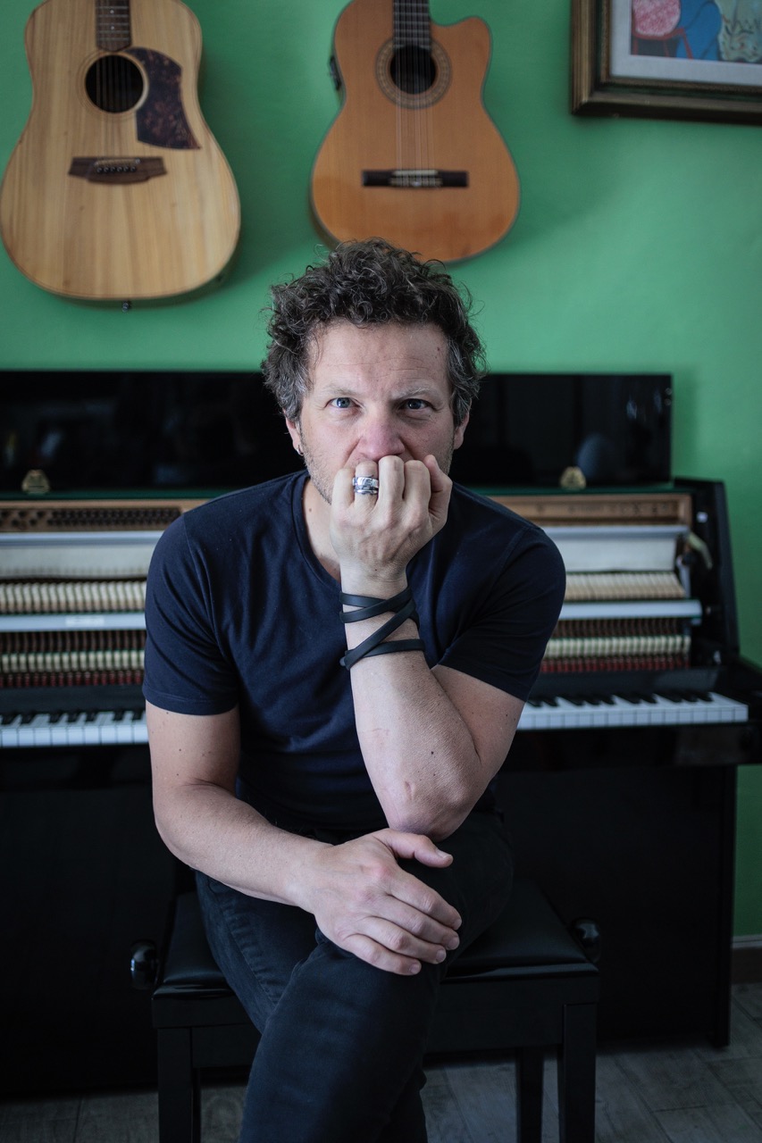 Matteo Becucci, il cantautore livornese annuncia il nuovo album “Tempo per vivere”