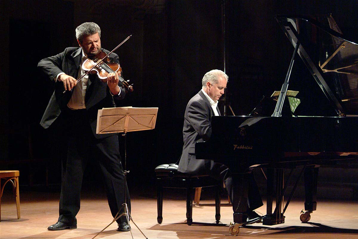 Il celebre duo Danilo Rossi alla viola e Stefano Bezziccheri al pianoforte ai Concerti della Domenica