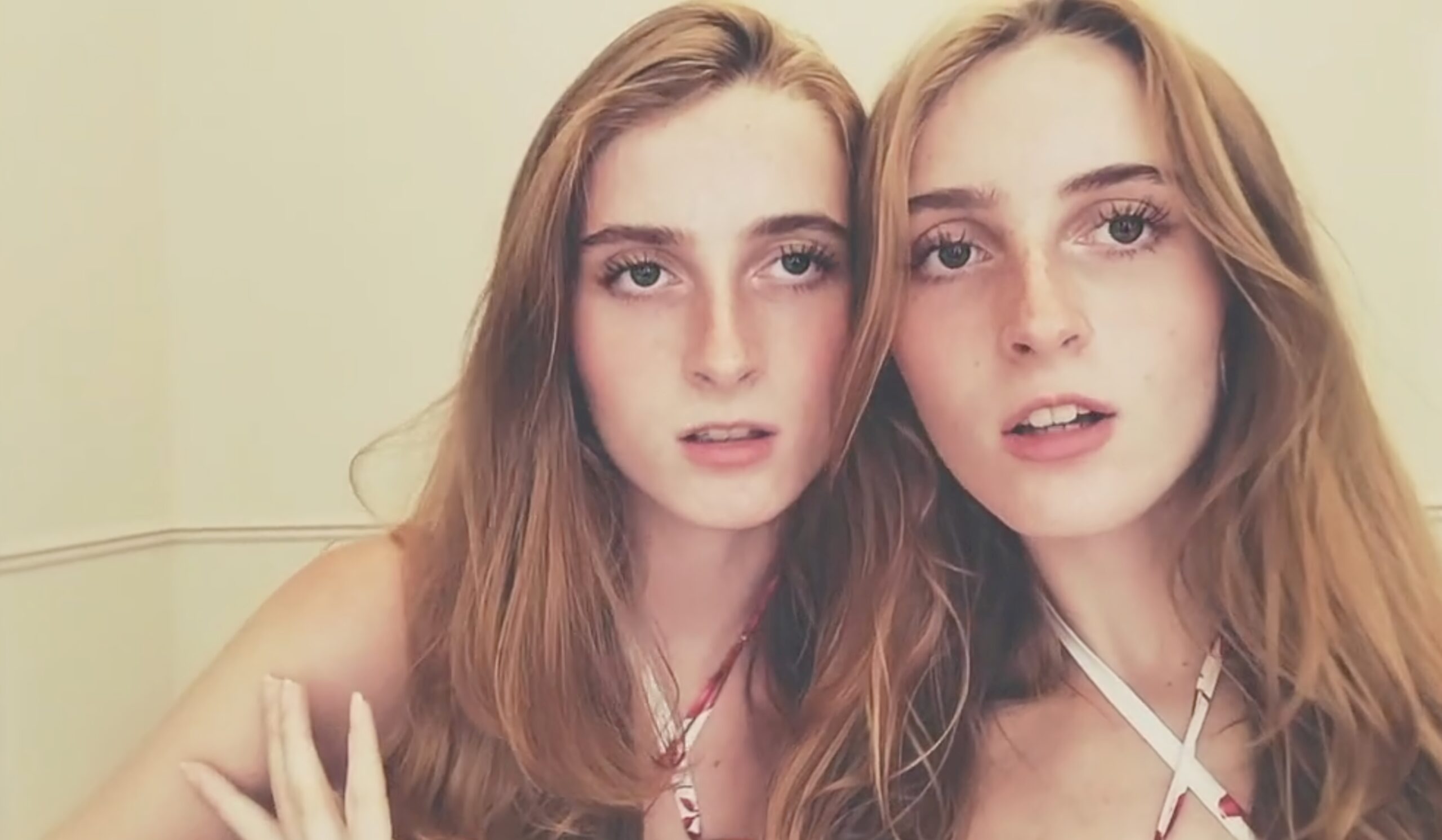 Emma e Giulia – “nella tua t-shirt”