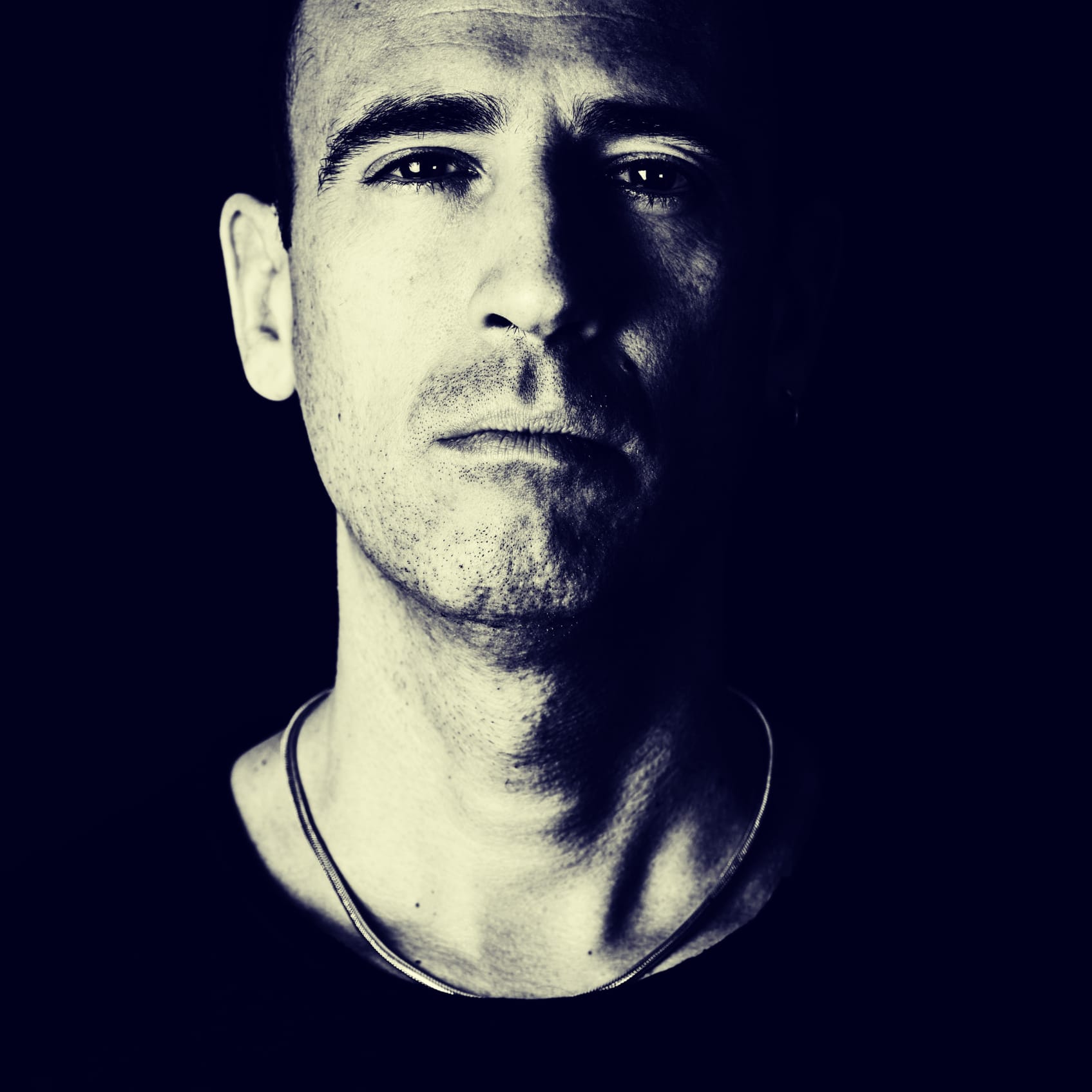 MASUA  Il giorno di Natale: quando la pace si incrina e la musica diventa coscienza, fuori il 5 dicembre!