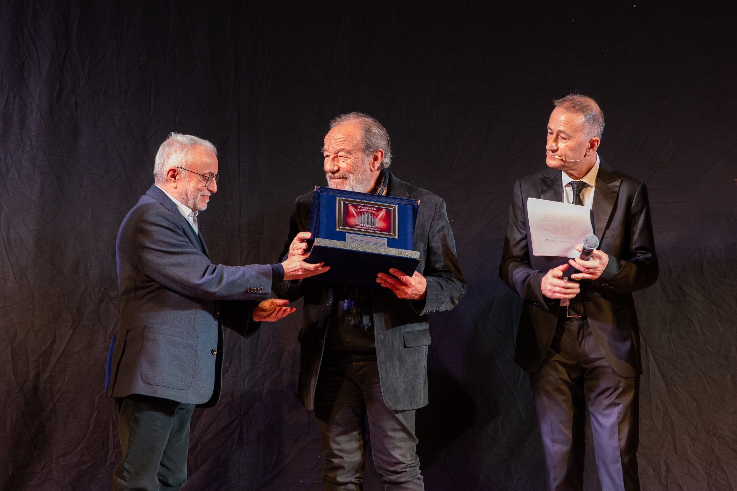 AL CANTAUTORE EDOARDO DE ANGELIS IL PREMIO MILANO INTERNATIONAL ALLA CARRIERA