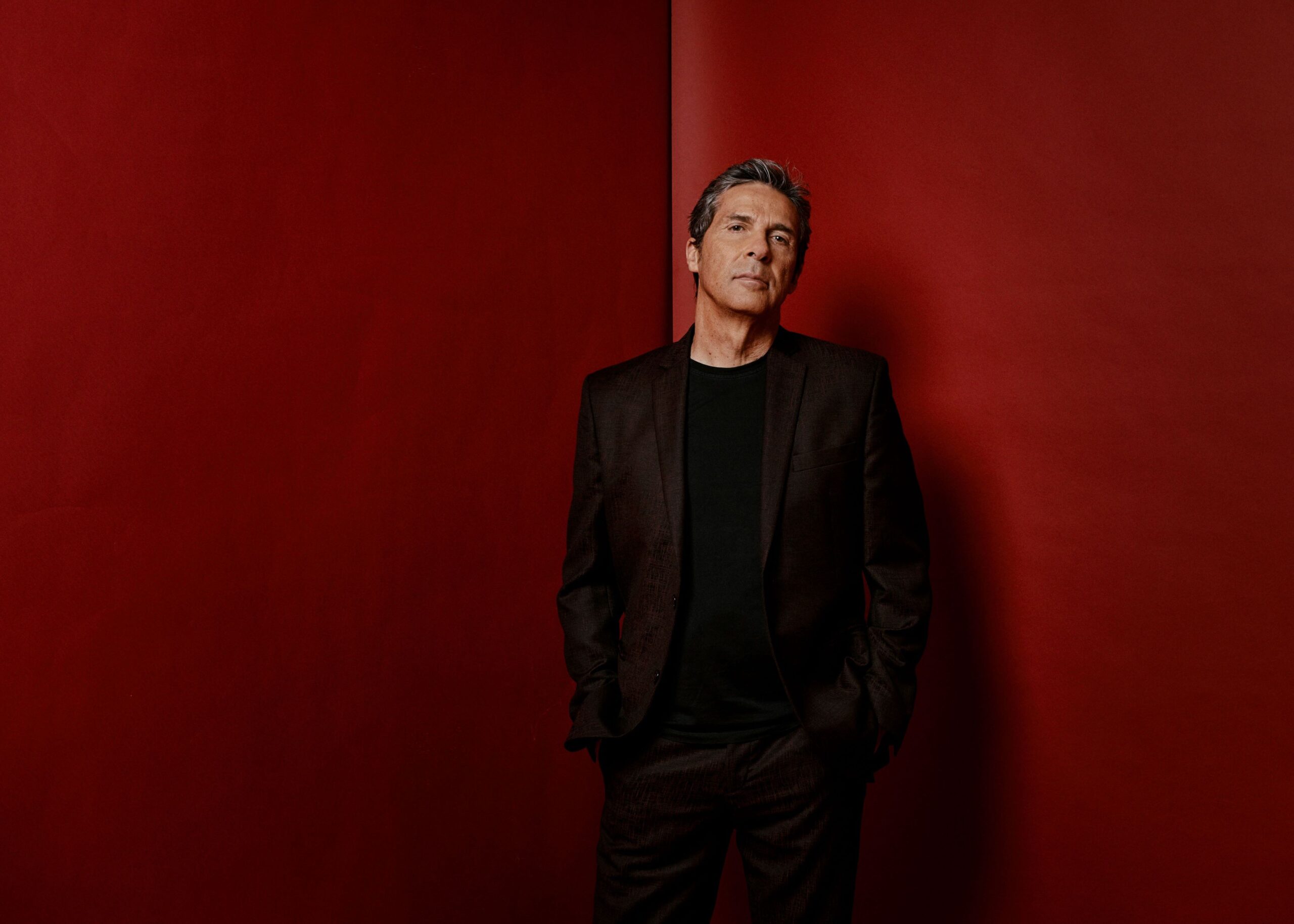 LUCA BARBAROSSA AL TEATRO DUSE CON ‘CENTO STORIE PER CENTO CANZONI’