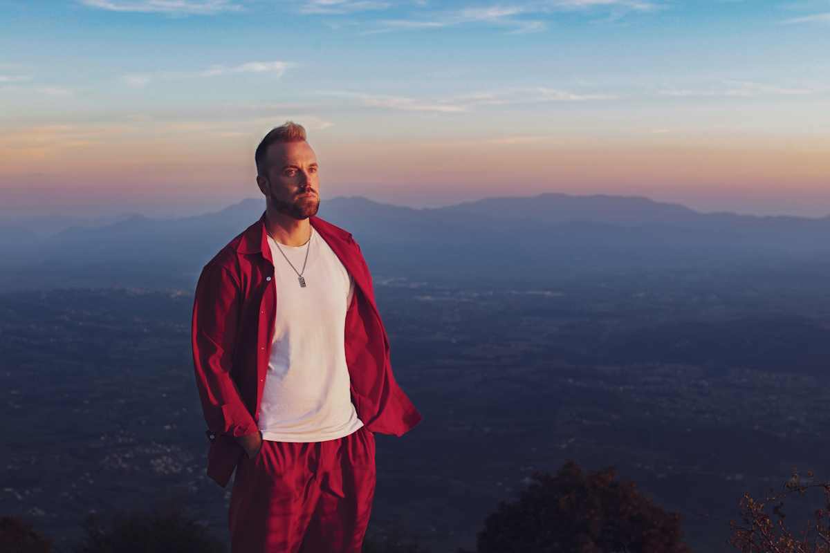 Gemini e “Universi”: l’album che non entra, ma ti raggiunge