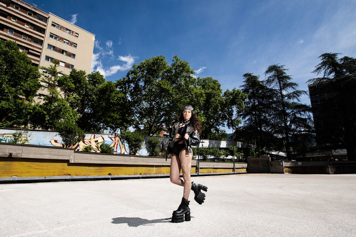 Con “New Life”, Nina Duschek compie un gesto netto: uscire definitivamente da ciò che l’ha trattenuta troppo a lungo.