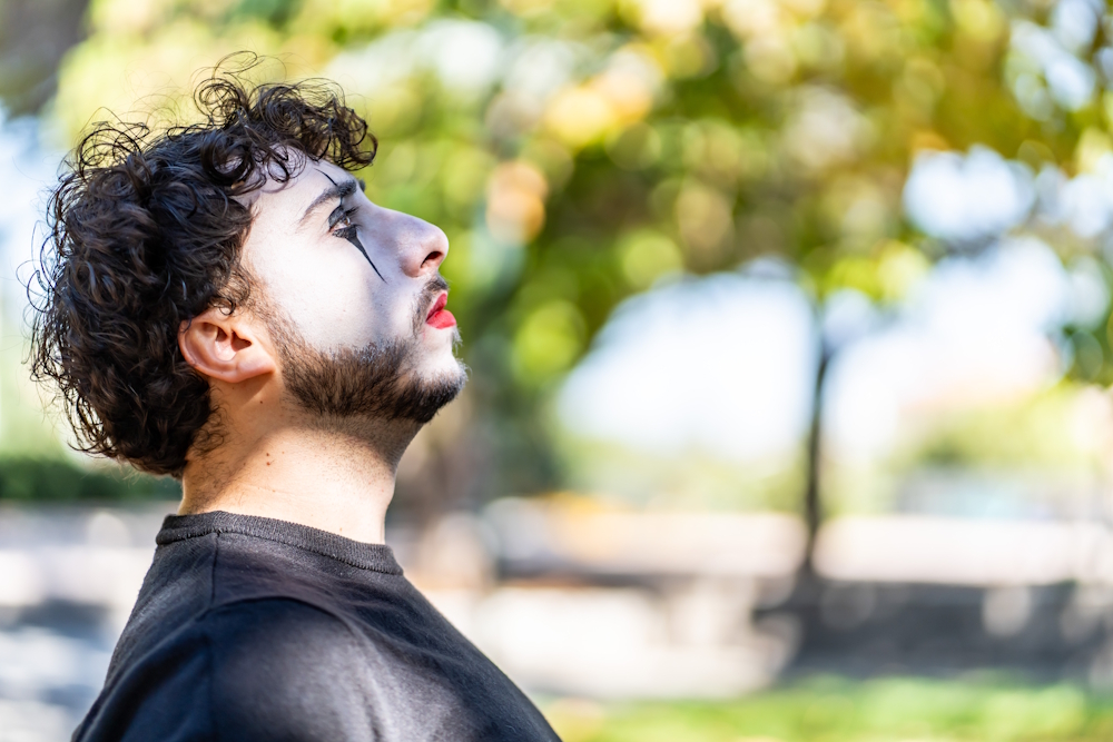 Con il nuovo singolo “Oroboro”, Matoh scava nel cuore dell’ansia e ne restituisce un ritratto sincero, spietato e profondamente umano