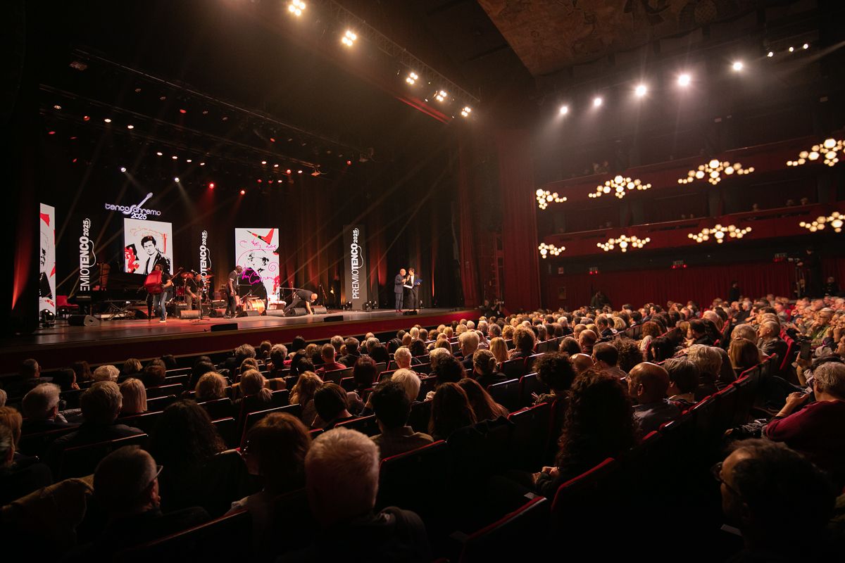  Martedì 30 dicembre in seconda serata su RAI 1 lo Speciale TV “PREMIO TENCO 2025”, alla conduzione MALIKA AYANE. Una produzione iCompany in collaborazione con il Club Tenco.