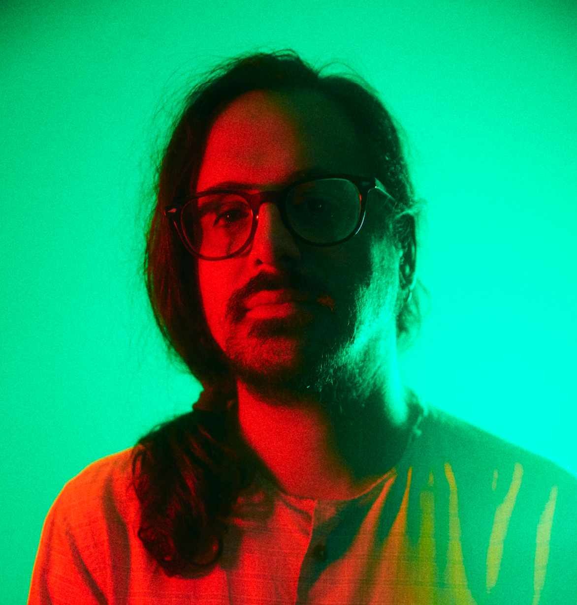 Tra parole ed elettricità domestica: Kublai e la Milano interiore di Lezioni di canto