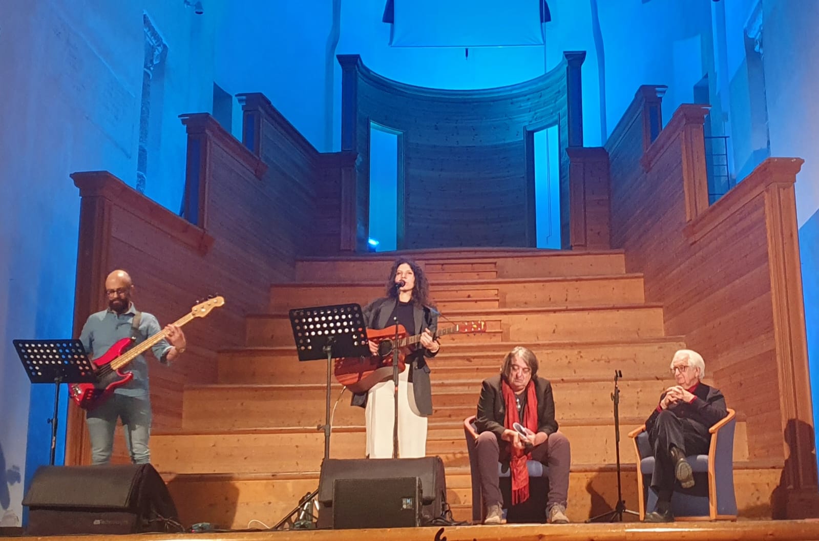 LA CANTAUTRICE FAENTINA ISABELLA DEL FAGIO OTTIENE SUCCESSO DI CRITICA E DI PUBBLICO IN LIGURIA CON LO SCRITTORE BRUNO GAMBAROTTA
