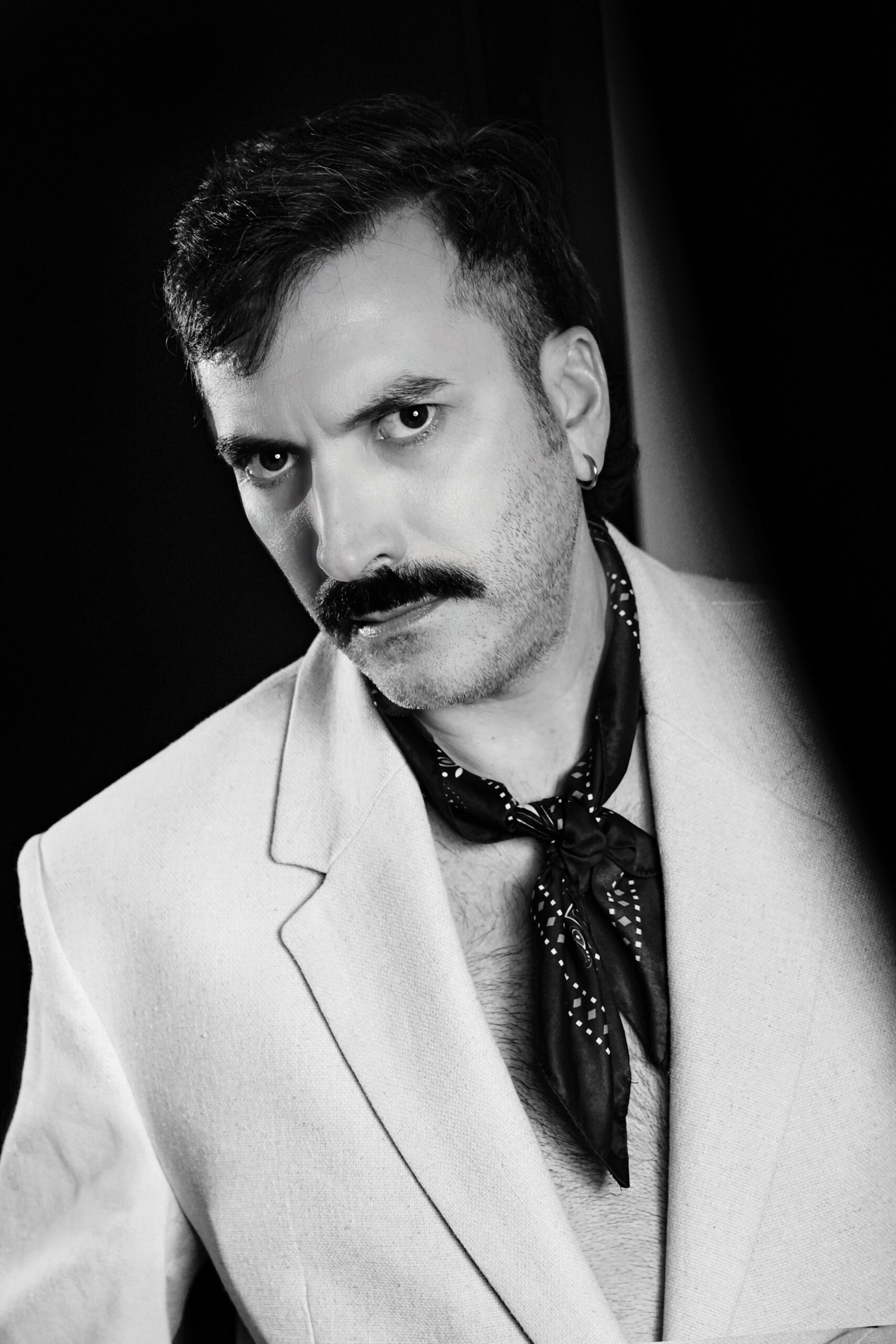 Tra realtà e sospensione: Ignazio Deg racconta “Sulle scale di Ostuni”