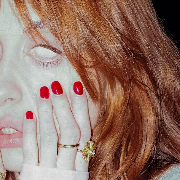 OTTOBRE: annuncia oggi “ASTRONAVE”, il suo nuovo singolo in uscita venerdì 5 dicembre, proseguendo così il percorso più oscuro e pop-metal inaugurato con “GOMME MASTICATE”.