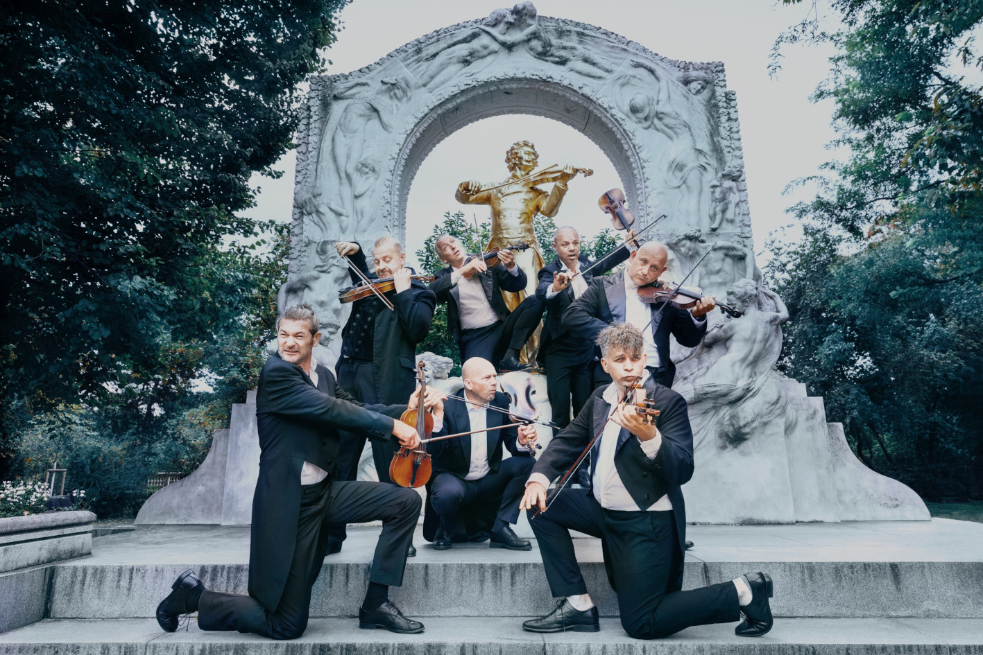 MNOZIL BRASS, mer 11/2 Teatro Verdi Firenze – La brass band più virtuosa e funambolica al mondo con il nuovo spettacolo STRAU$$