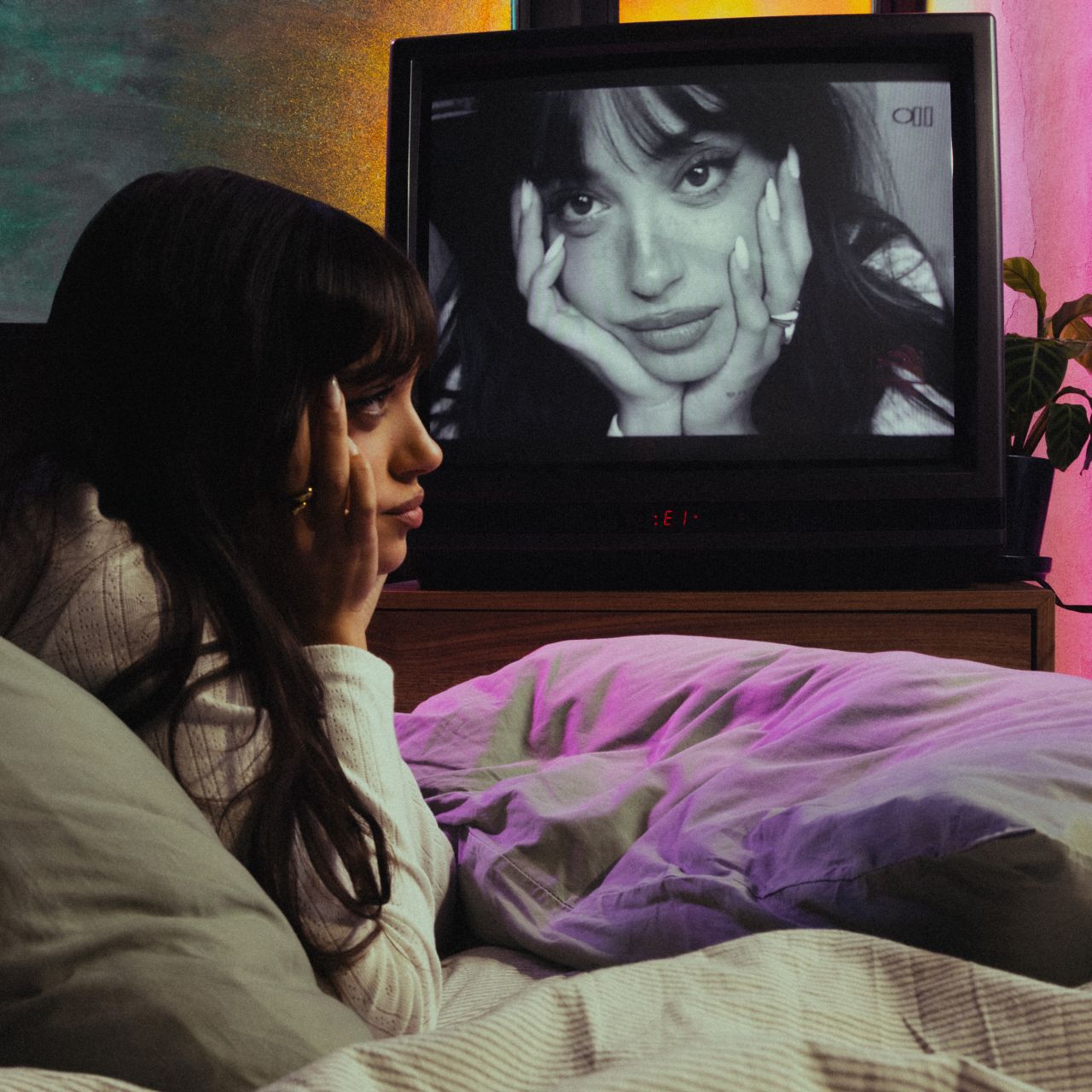 È online il videoclip di “5 MINUTI”, il nuovo singolo di GIORGIA MALERBA, la cantautrice che spopola su TikTok.