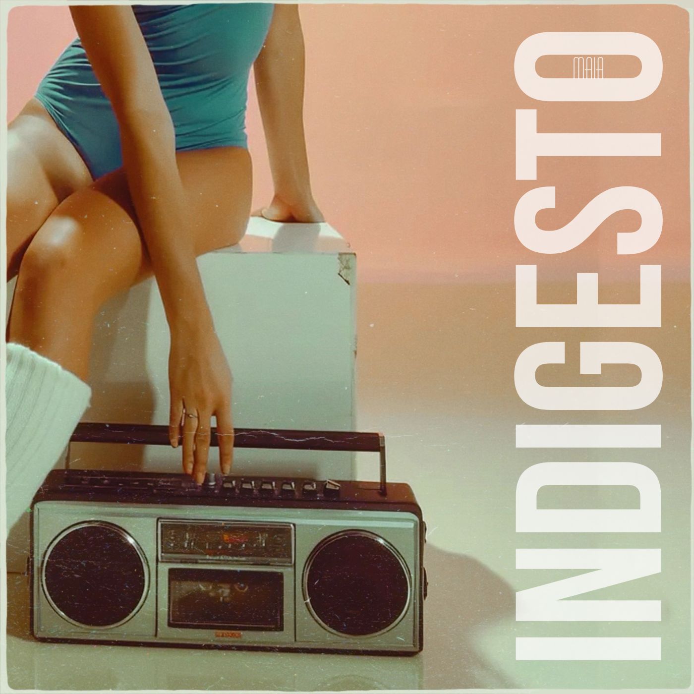 MAIA smaschera la retorica del “se vuoi, puoi”: in anteprima il videoclip di “Indigesto”