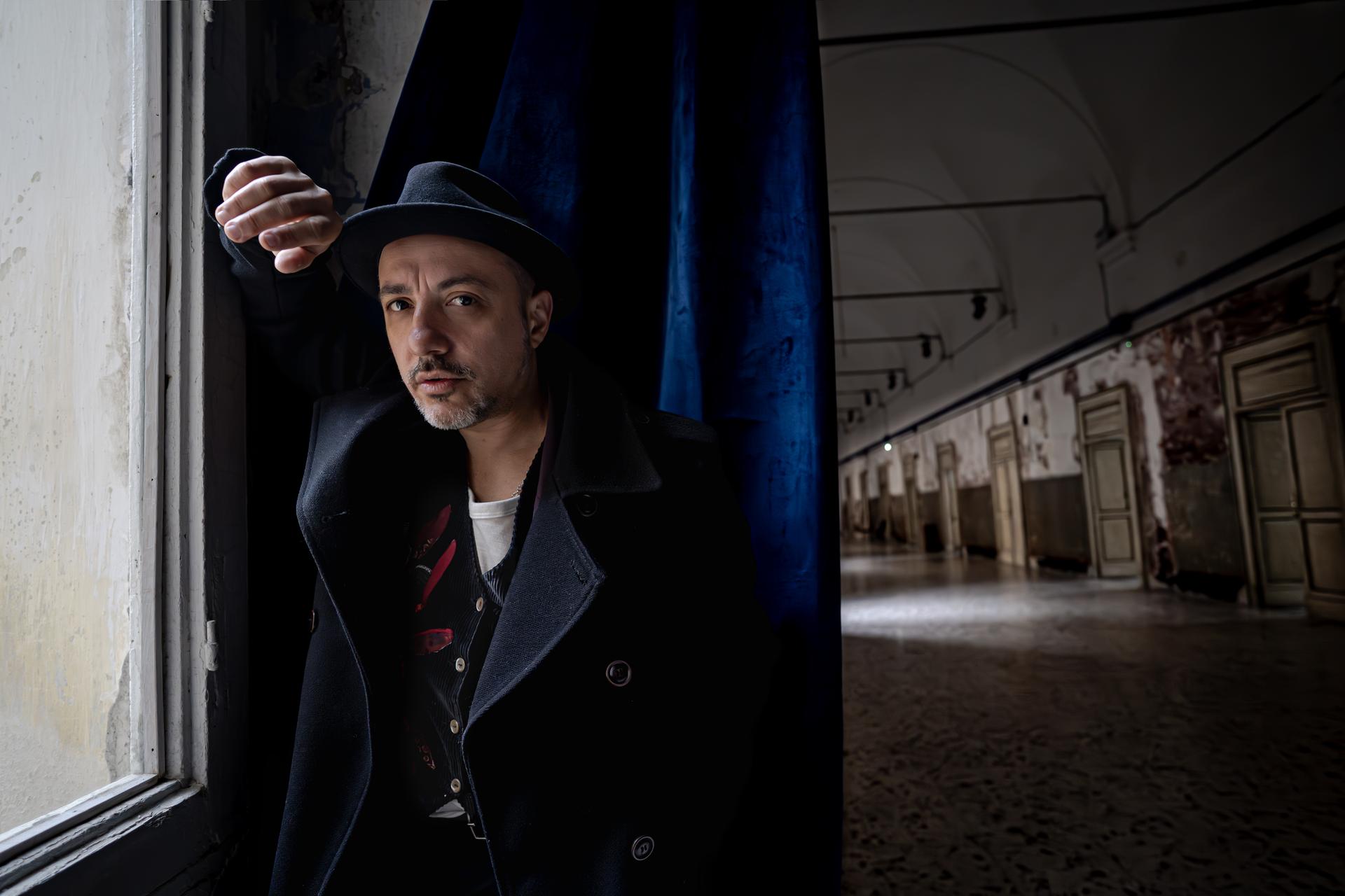 DARIO SANSONE | ESCE IL 22 GENNAIO “RESTIAMO IN PIEDI” IL NUOVO SINGOLO