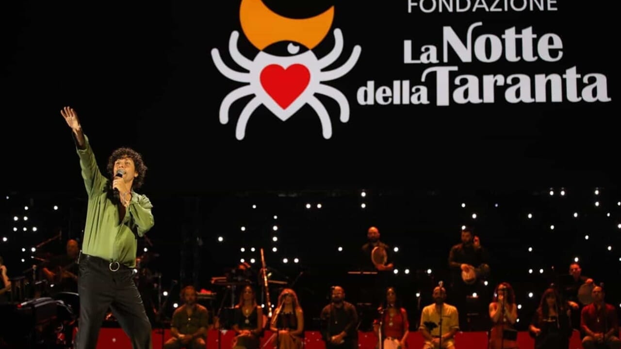 La Notte della Taranta 2026: Ermal Meta è il nuovo maestro concertatore