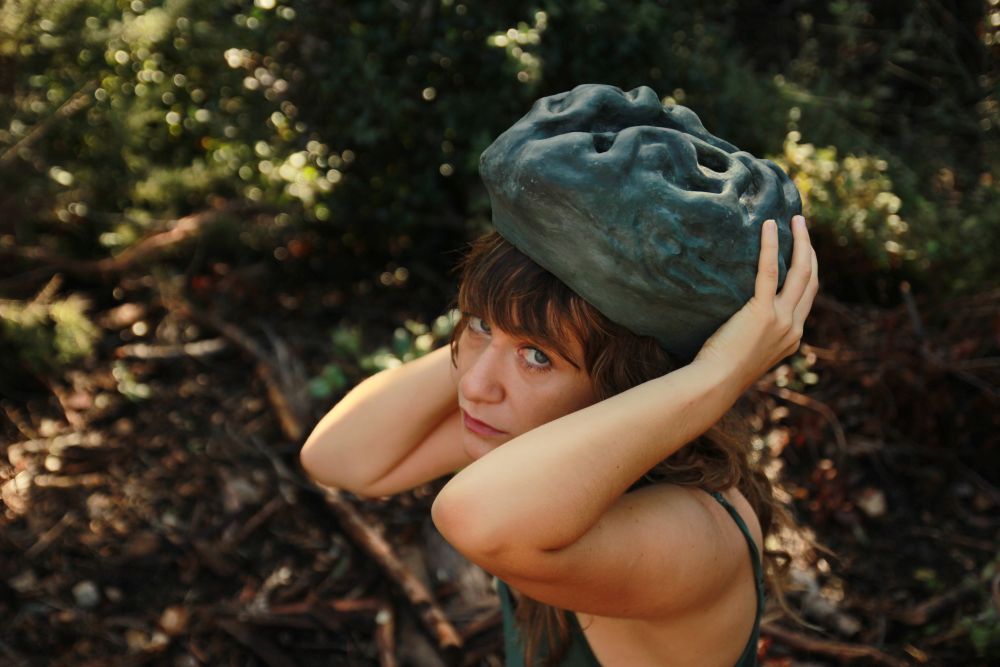 Da oggi online il video di “MADRE PADRE”, il nuovo brano della cantautrice ROSSANA DE PACE, che anticipa l’album di inediti “DIATOMEE”, il secondo progetto discografico della sua carriera, in uscita il 30 gennaio.