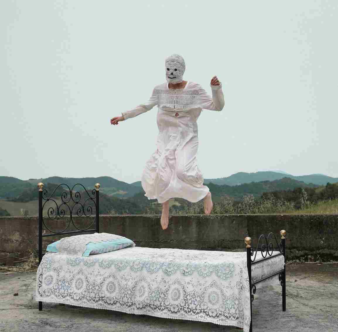 Glomarì e il rito pop di “Una festa al capezzale”