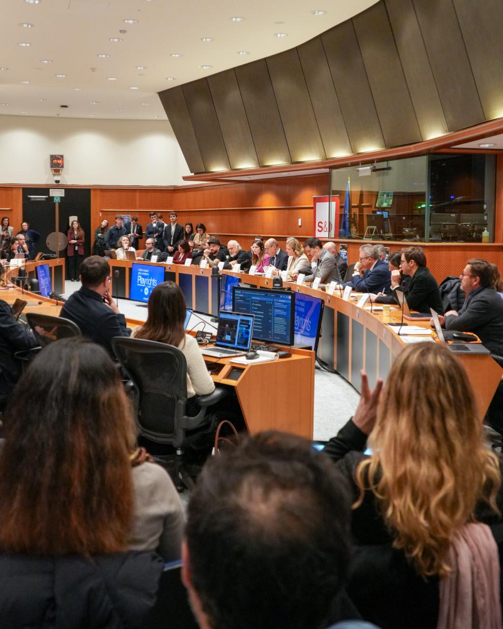 Continua la battaglia di AudioCoop e del MEI al Parlamento Europeo per un Equo Compenso agli Artisti dalle Piattaforme Streaming con Eugenio Finardi e Luca Fornari, con Nicola Zingaretti e insieme a Itsright, Mario Biondi e tanti altri!