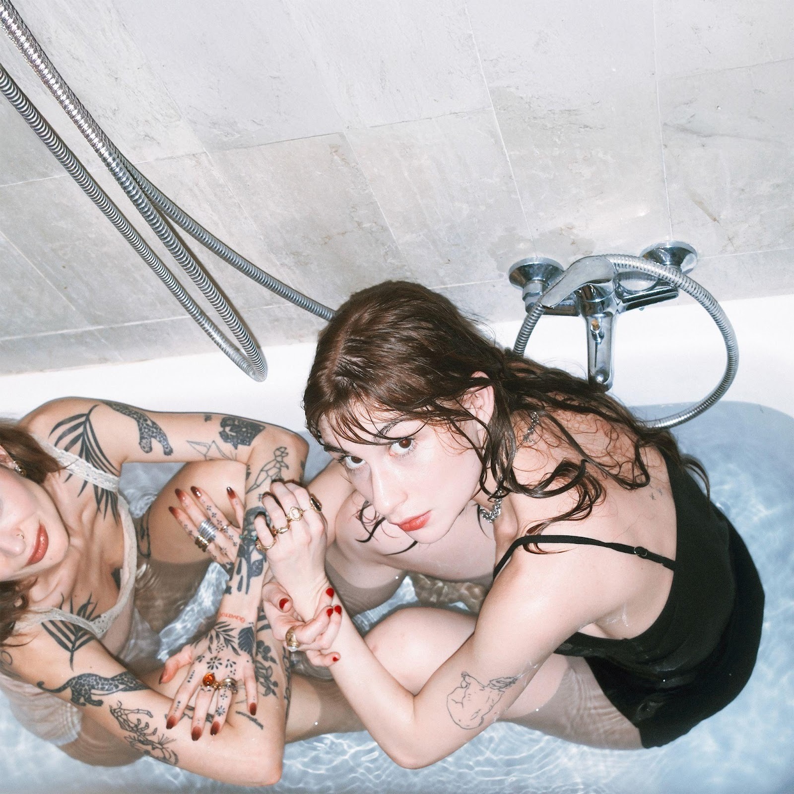 OTTOBRE: torna con “ragni”, il suo nuovo singolo, fuori oggi ovunque. Un brano sulla fine, ma soprattutto su ciò che resta.