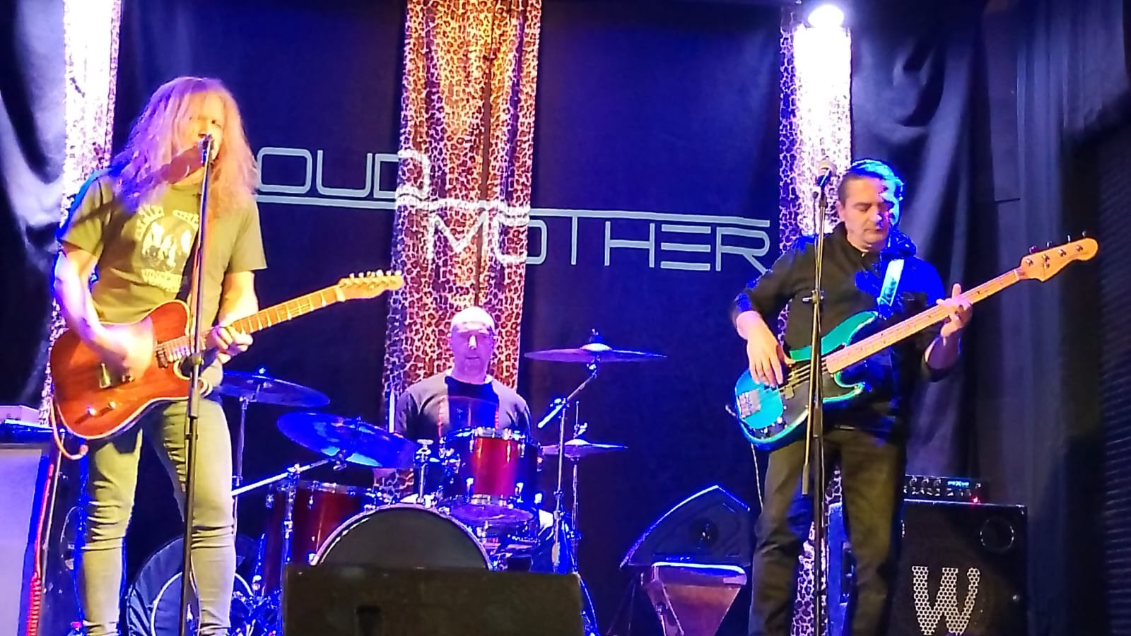 LOUDMOTHER // “THE CATTLE”. Un’ondata di rock travolgente che non lascia scampo.
