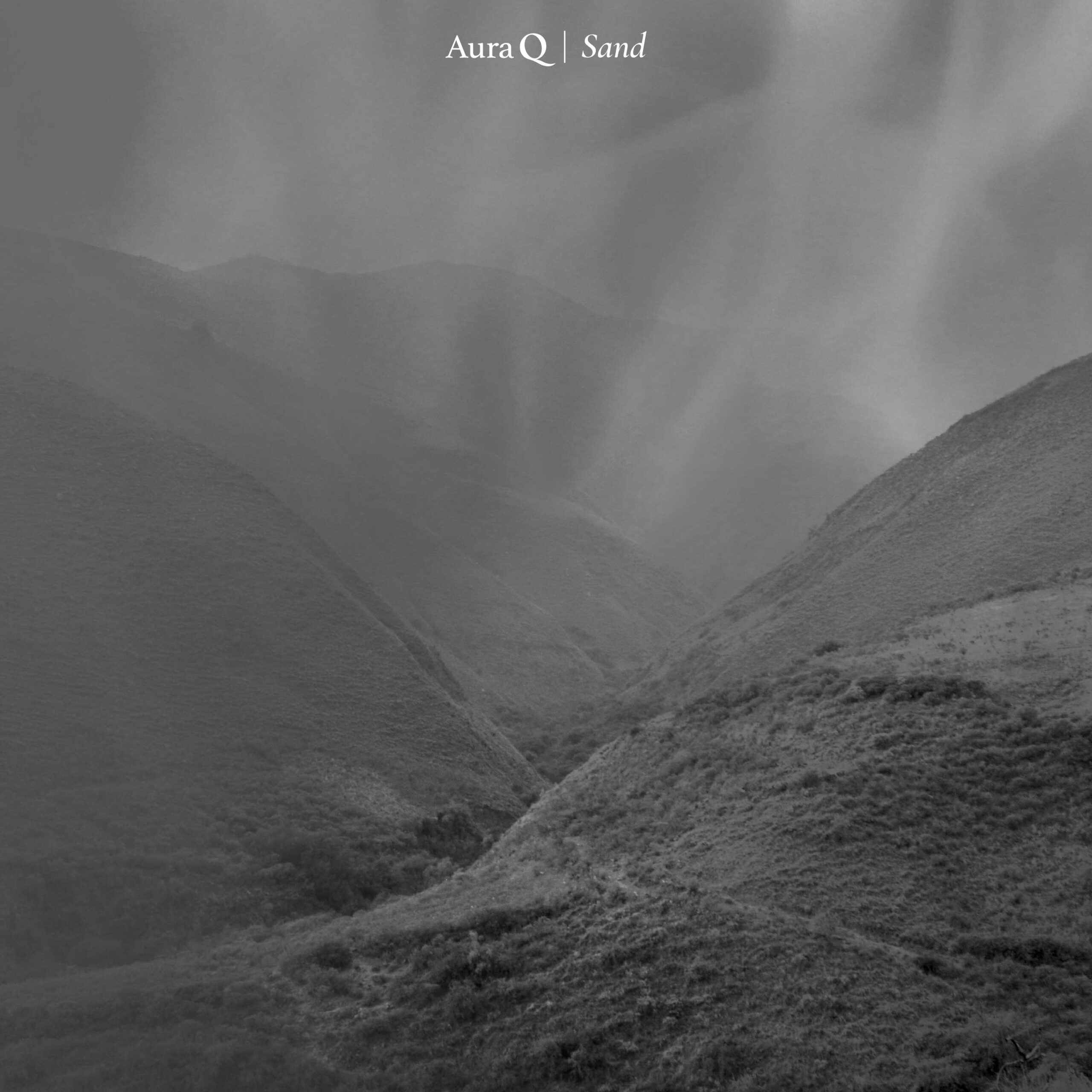 SAND è il singolo di debutto del progetto AURA Q