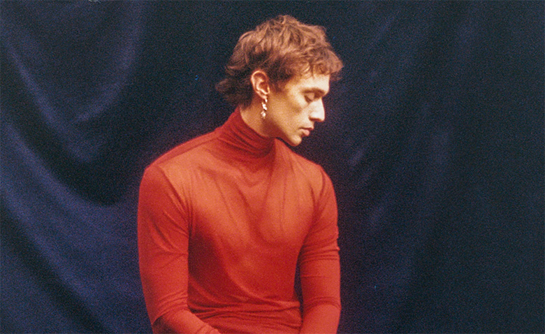 Fuori il 20 febbraio 2026 il videoclip di “Mi Amor”, brano di Lorenzo Cantarini che dà il titolo al suo primo album ed è parte centrale del suo progetto artistico.