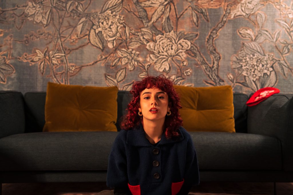 Alessandra Orlando: in anteprima il video di “Giusto così”