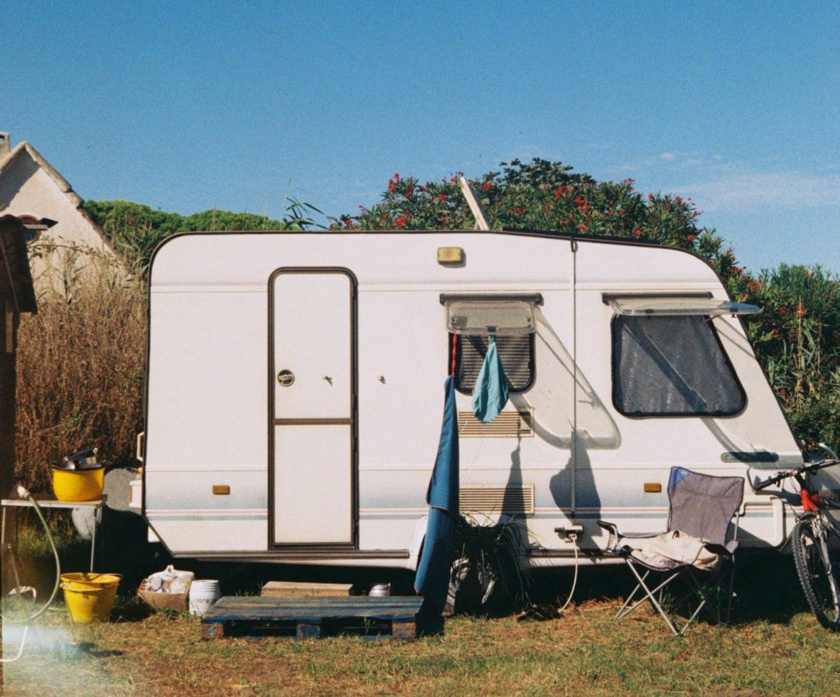 MOBILI CREDENZE è il nuovo album del cantautore Luca Cescotti