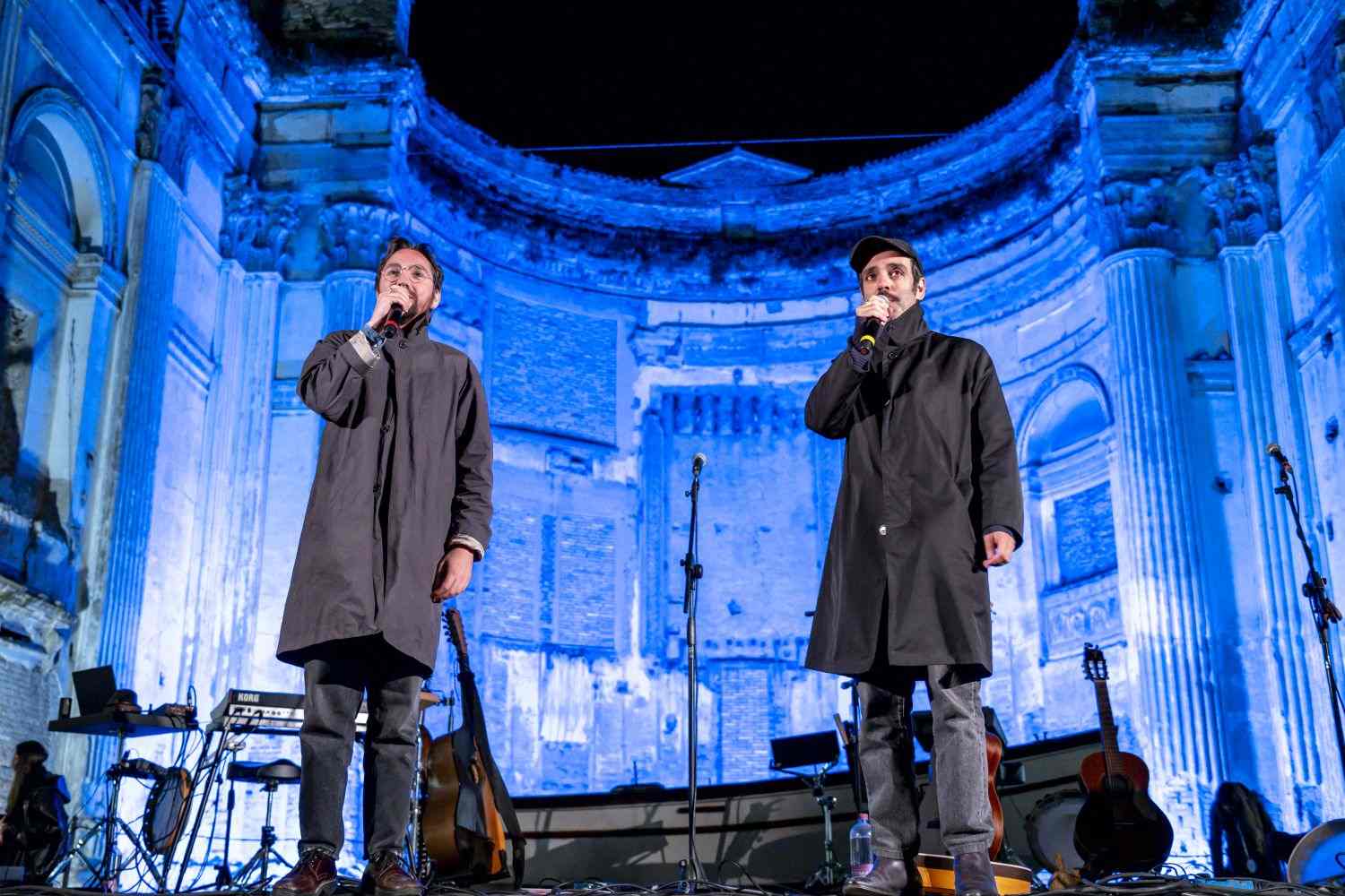 Dopo il grande successo delle edizioni precedenti, dal 15 al 17 maggio a FANO torna SOPRAVÈNTO, il festival che unisce la musica e il mare, con la direzione artistica di COLAPESCE e DIMARTINO.