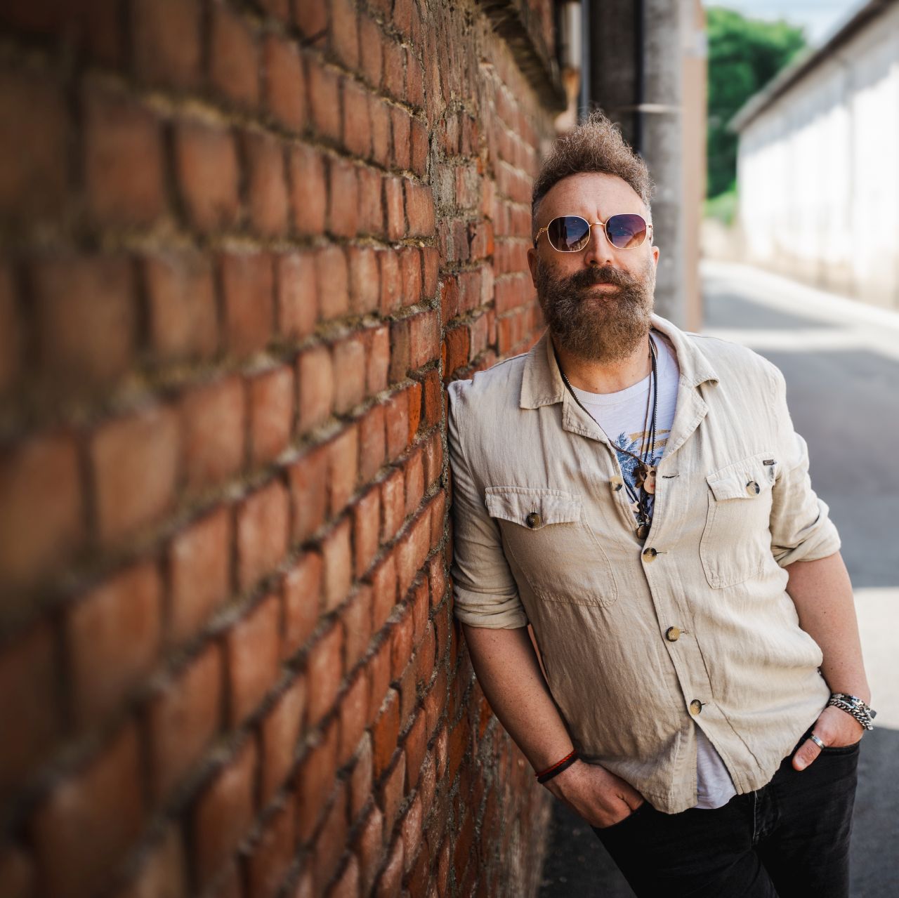 Online il videoclip di “ALTALUNA (SINGLE EDIT)”, la nuova versione riarrangiata con quartetto d’archi del brano del cantautore STONA contenuto nell’album “Ci faremo bastare i ricordi”.