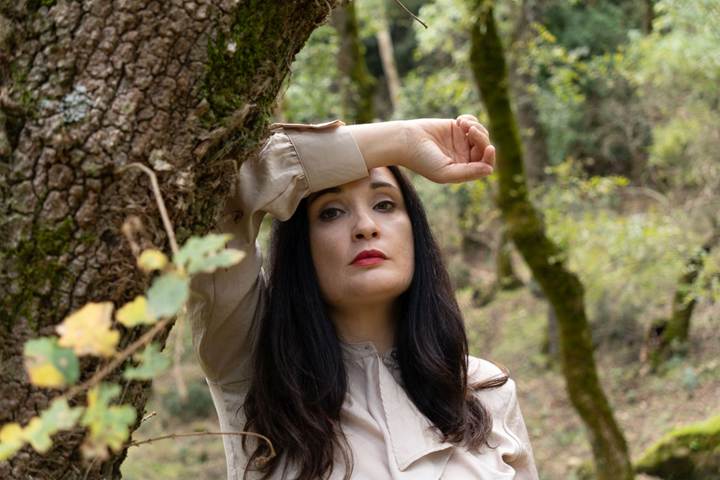 Valeria Graziani, cantautrice di origini campane di base in Sicilia, è stata selezionata per Musicultura Première con il brano “Paolo”